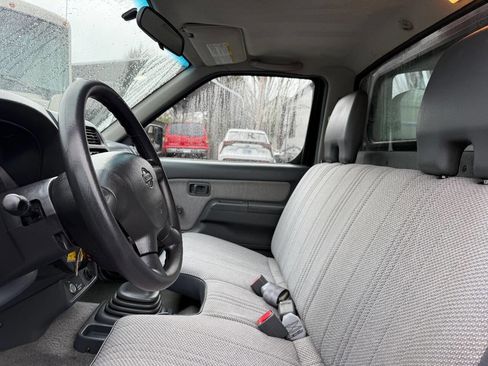 Used 2001 Nissan Frontier XE image 17