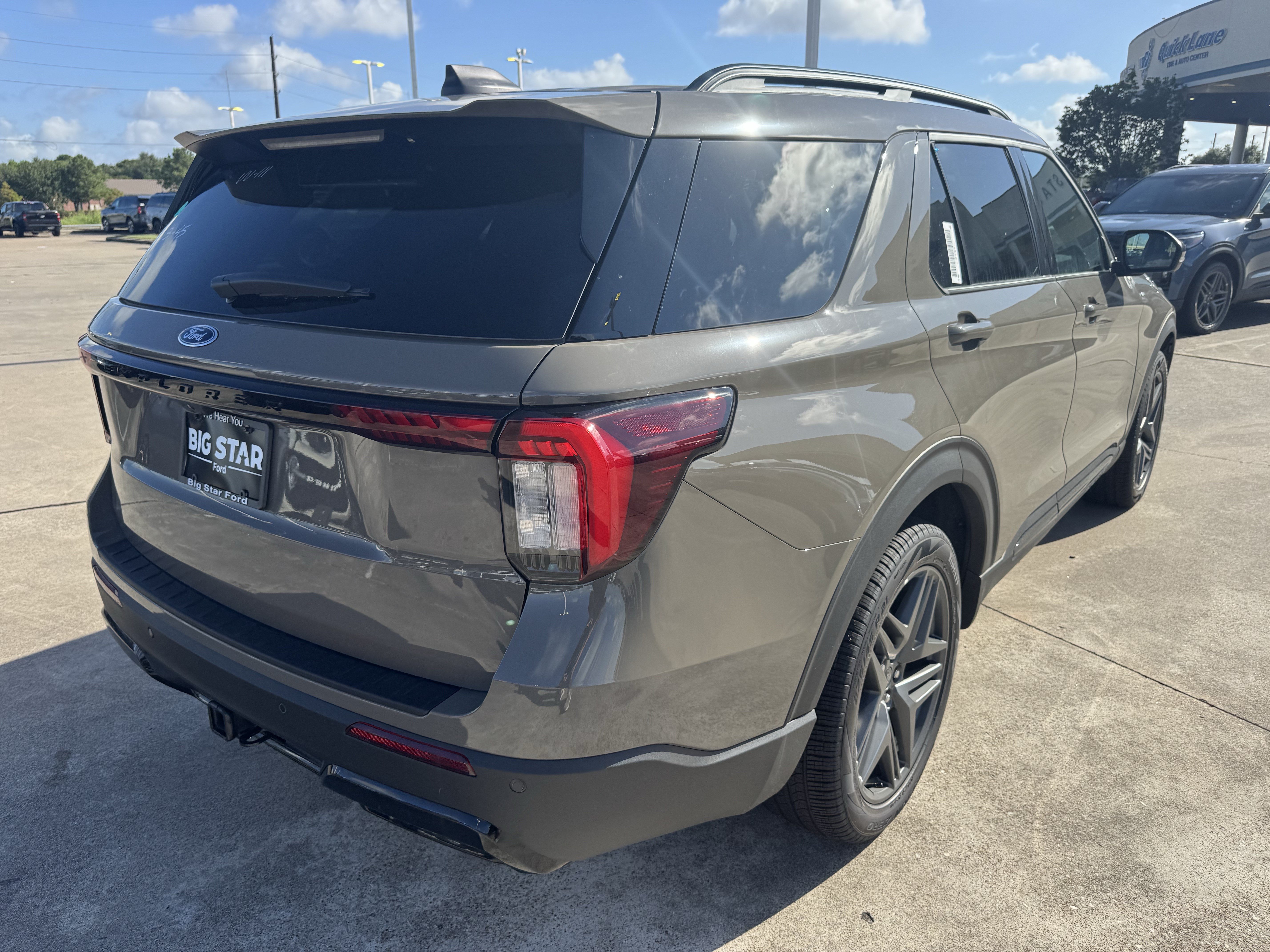 New 2026 Ford Explorer ST-Line w/ ST-Line Street Pack RWD image 8