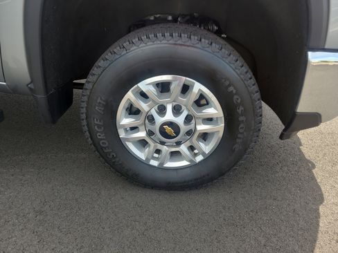 Used 2025 Chevrolet Silverado 2500 LT w/ Safety Package AWD/4WD image 12