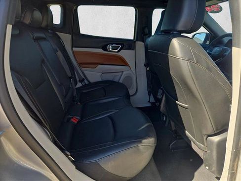 Used 2024 Jeep Compass Limited w/ Sun and Sound Group AWD/4WD image 18