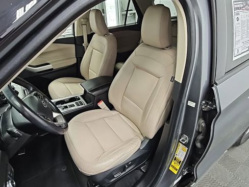 Used 2022 Ford Explorer XLT w/ Equipment Group 202A image 28