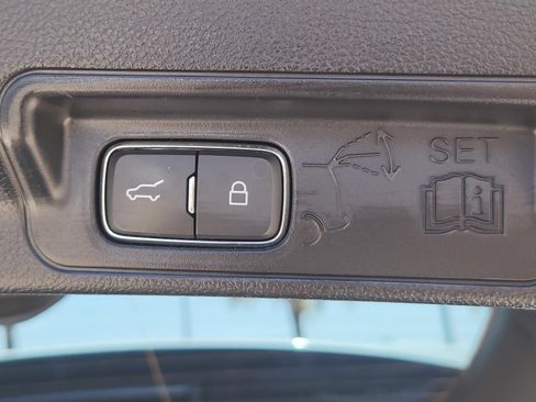 Used 2022 Ford Explorer Limited w/ Equipment Group 301A AWD/4WD image 12
