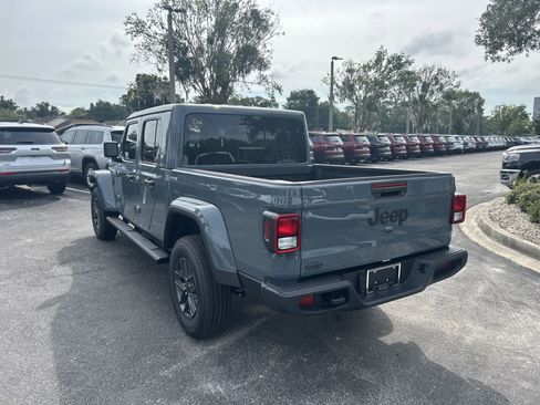 New 2025 Jeep Gladiator Sport image 3