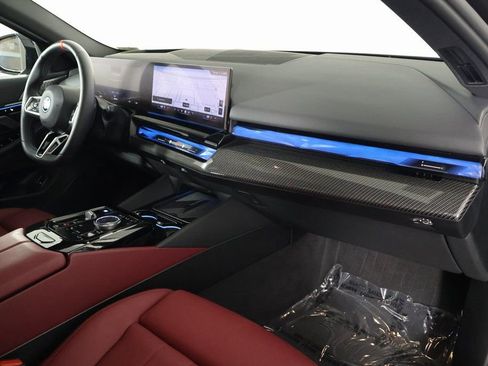 Used 2025 BMW i5 M60 w/ Premium Package image 9