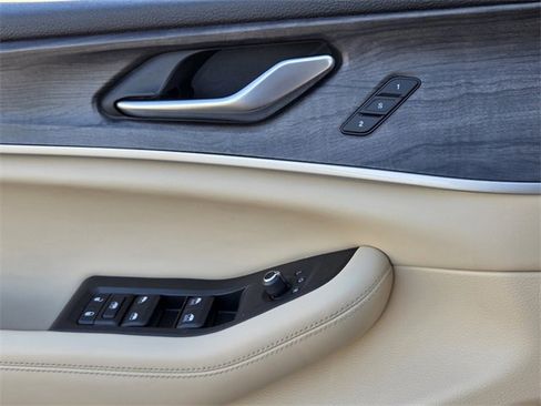 Used 2023 Jeep Grand Cherokee Limited image 26