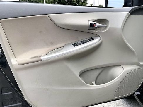 Used 2010 Toyota Corolla LE FWD image 14