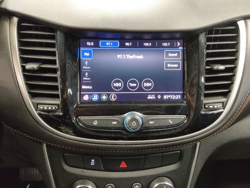 Used 2022 Chevrolet Trax LT AWD/4WD image 25