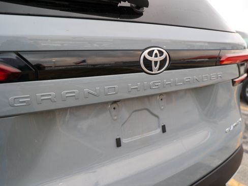 Certified 2026 Toyota Grand Highlander AWD Hybrid image 12