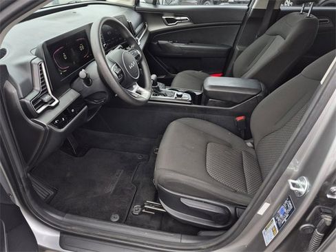 Used 2024 Kia Sportage LX image 16