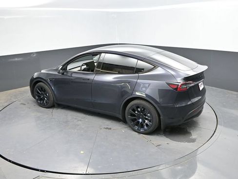Used 2024 Tesla Model Y Long Range AWD/4WD image 34