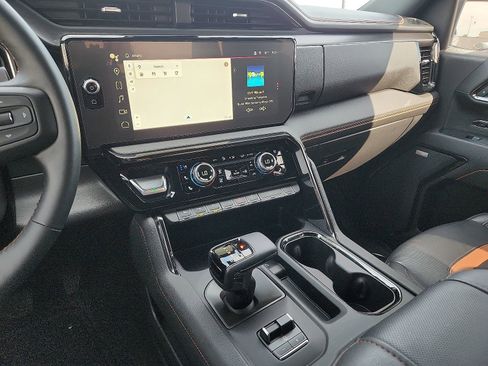 Used 2024 GMC Sierra 1500 AT4 w/ Technology Package AWD/4WD image 20