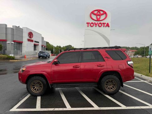 Used 2020 Toyota 4Runner TRD Off-Road AWD/4WD image 7