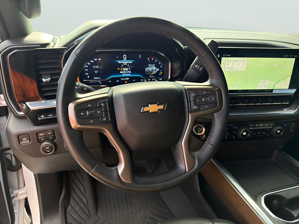 Used 2024 Chevrolet Silverado 2500 High Country w/ High Country Premium Package AWD/4WD image 28