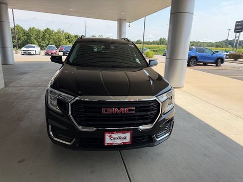 Used 2024 GMC Terrain SLE w/ Driver Convenience Package FWD image 3