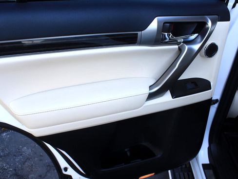 Used 2023 Lexus GX 460 Luxury w/ Sport Design Package image 33