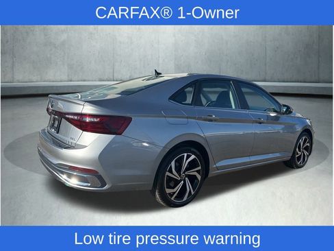 Used 2025 Volkswagen Jetta SEL image 5
