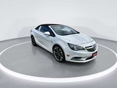 Used 2019 Buick Cascada Premium image 2