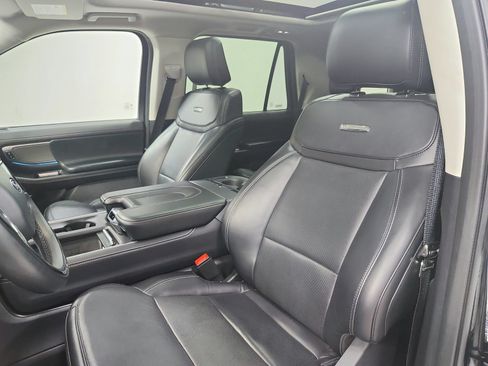 Used 2025 Ford Expedition Platinum AWD/4WD image 10