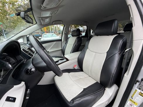 Used 2009 Toyota Venza image 12