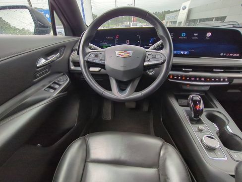 Used 2024 Cadillac XT4 Premium Luxury FWD image 18