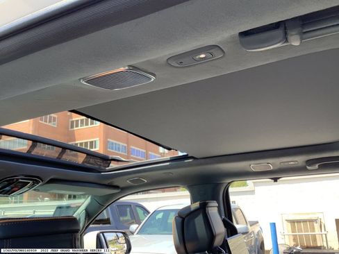Used 2022 Jeep Grand Wagoneer Series III w/ Rear Seat Video Group 1 AWD/4WD image 15