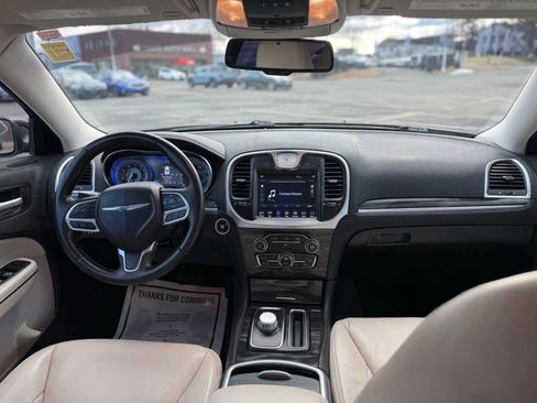 Used 2018 Chrysler 300 Touring L image 18