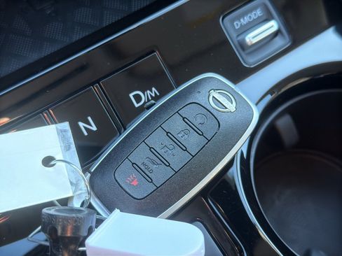 Used 2025 Nissan Murano SV image 37