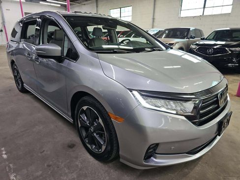 Used 2024 Honda Odyssey Elite image 5