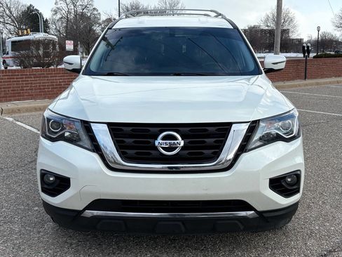 Used 2020 Nissan Pathfinder SV image 3