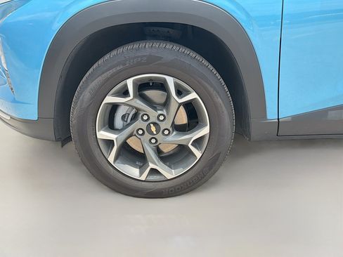 Used 2025 Chevrolet Trax LT w/ LT Convenience Package FWD image 40