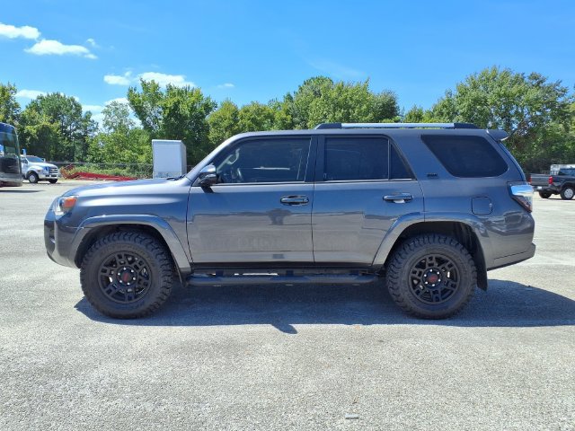 Used 2022 Toyota 4Runner SR5 Premium w/ Moonroof Package AWD/4WD image 9