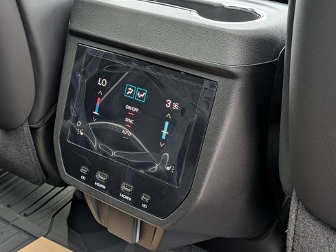 New 2026 GMC Yukon AT4 Ultimate AWD/4WD image 32