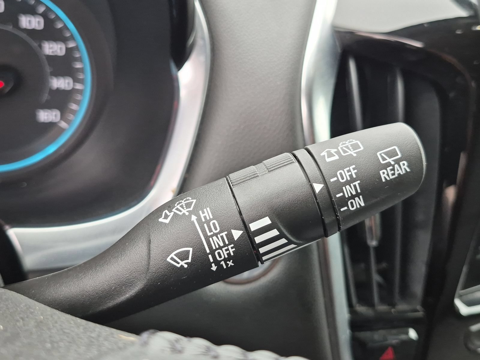 Used 2019 Chevrolet Traverse LT FWD image 23