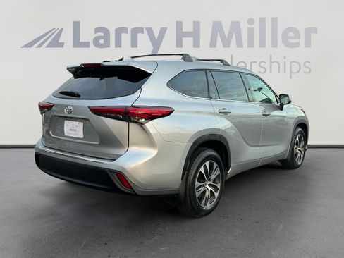 Certified 2022 Toyota Highlander XLE image 5
