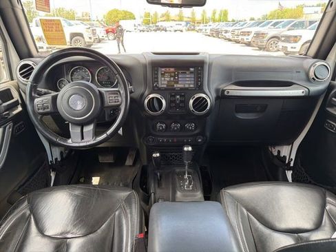Used 2016 Jeep Wrangler Unlimited Sahara w/ Connectivity Group AWD/4WD image 19