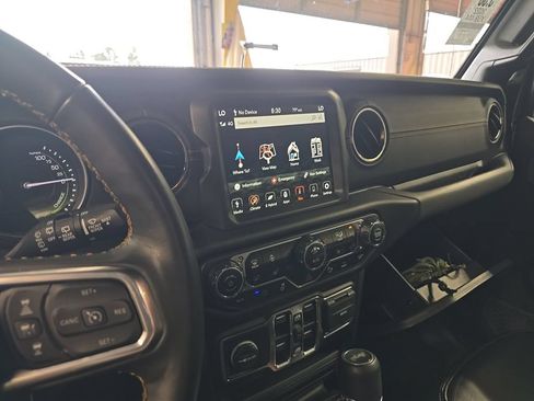 Used 2022 Jeep Wrangler Unlimited Sahara AWD/4WD image 6