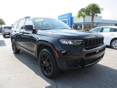 Used 2025 Jeep Grand Cherokee L Laredo RWD image 4