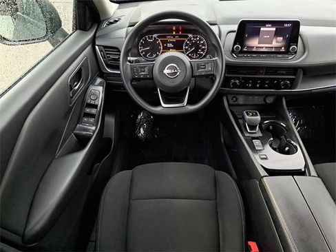 Used 2024 Nissan Rogue S image 11