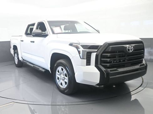 Used 2025 Toyota Tundra SR w/ SR Tow Package AWD/4WD image 9