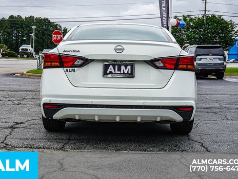 Used 2025 Nissan Altima 2.5 SV FWD image 12