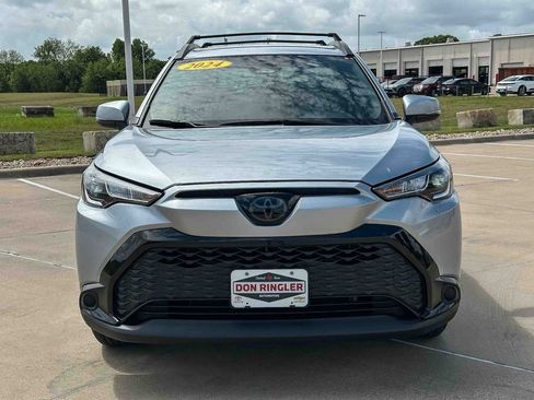 Used 2024 Toyota Corolla Cross SE image 8