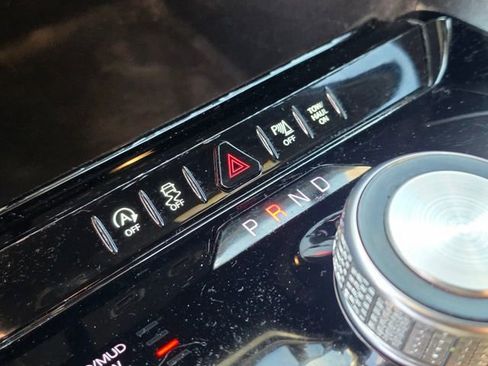 Used 2024 Jeep Wagoneer L 4WD image 39