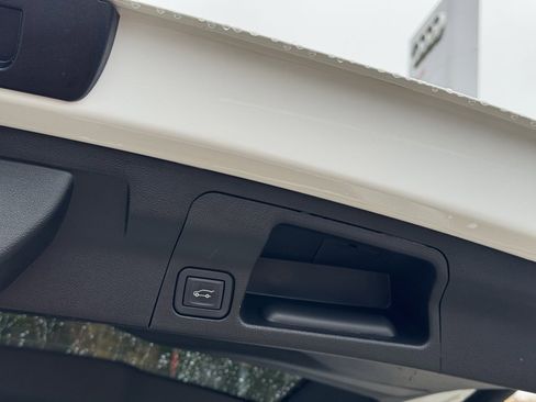 Used 2023 GMC Acadia Denali image 17