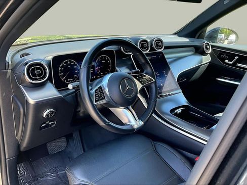 Used 2024 Mercedes-Benz GLC 300 4MATIC image 18
