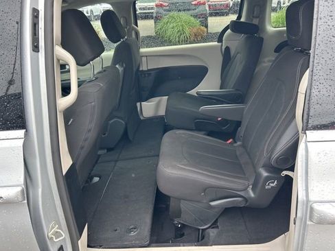 Used 2024 Chrysler Voyager LX FWD image 5