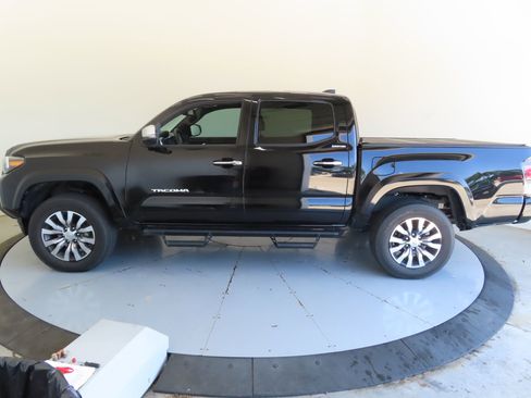 Used 2023 Toyota Tacoma Limited RWD image 4