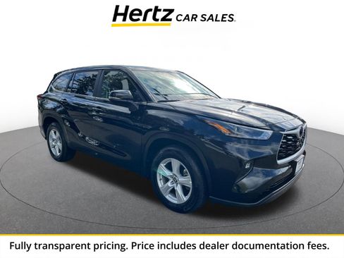 Used 2025 Toyota Highlander LE FWD image 1
