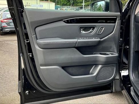 New 2025 Honda Pilot Touring image 24