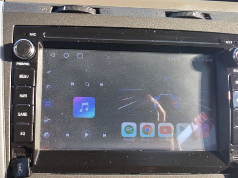 Used 2011 Chevrolet Traverse LT w/ Personal Connectivity Package FWD image 22