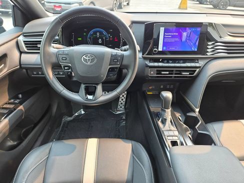 Used 2025 Toyota Camry SE FWD image 18
